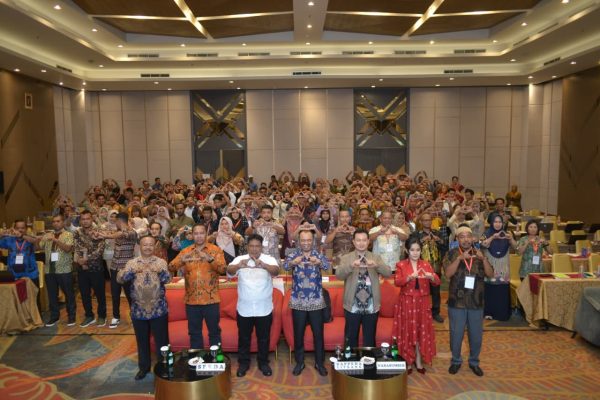 Plt. Kadinas Kominfo Dampingi Sekda Fakfak pada Acara Pembukaan Implementasi Perencanaan Pembangunan Berbasis SIPD